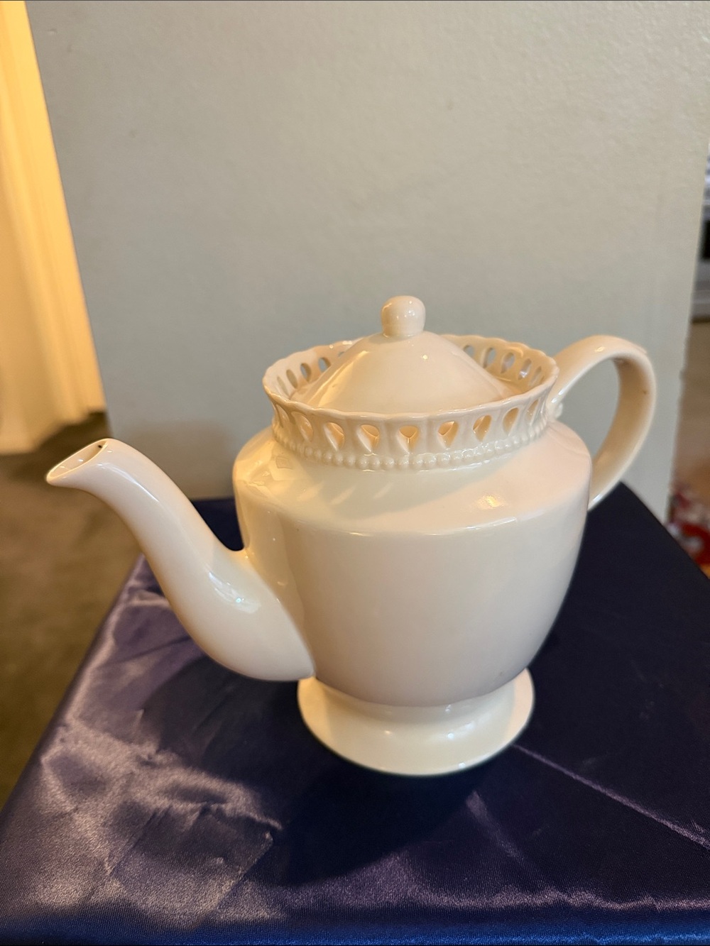 Beautiful Cream Ceramic Tea Pot With Lattice Trim